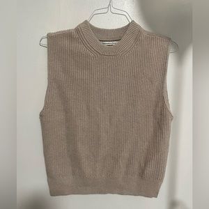ABERCROMBIE & FITCH SLEEVELESS SWEATER